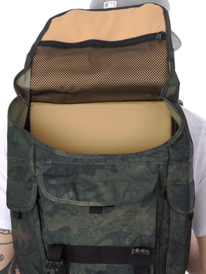 Dakine Vault camo