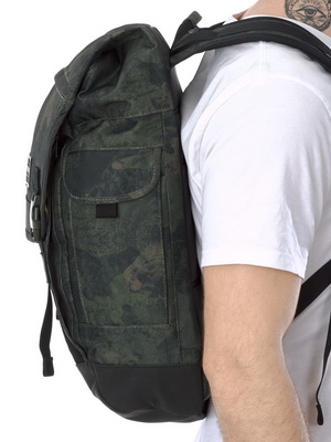 Dakine Vault camo